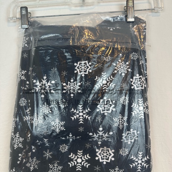 #followme Women's Jogger Pajama Pants Set Snowflake- Black (UNOPENED) - Picture 2 of 5